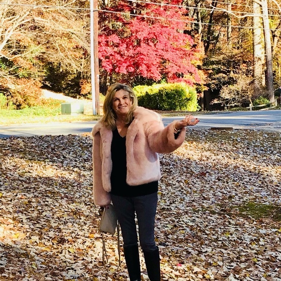 Go Fish Women’s Faux Fur Coat, Size M, Barbie Pink, Luxurious and Soft! - Picture 2 of 11